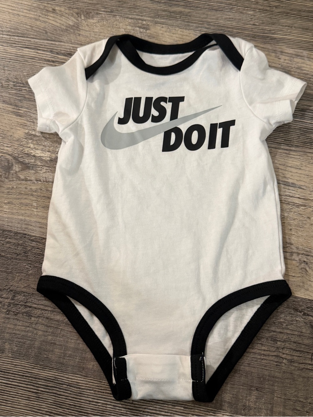 Nike Just Do It Baby Bodysuit 3M White Black Short Sleeve Onesie